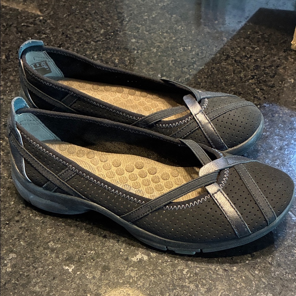 Clark’s Collection Stylish Black Women's Shoes
Size 5